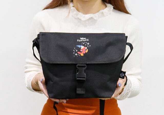 宝島社のディズニームック付録のFANTASIAの黒ショルダーバッグ1