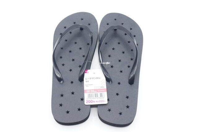 ダイソーのビーチサンダル（星柄、22cm‐24cm）のパッケージ