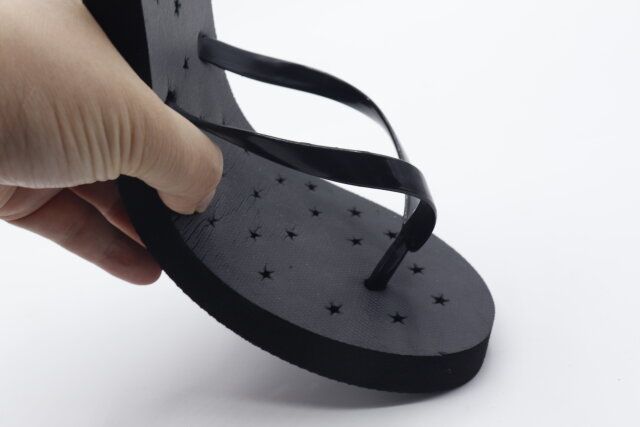 ダイソーのクッション性があるビーチサンダル（星柄、22cm‐24cm）