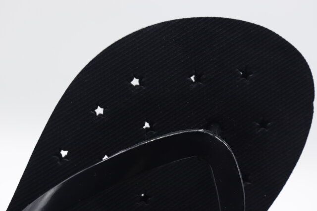 ダイソーの星の穴が可愛いビーチサンダル（星柄、22cm‐24cm）