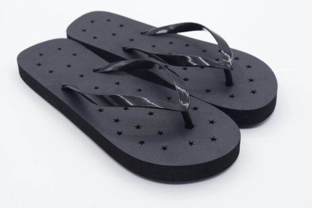 ダイソーの遊び心溢れるビーチサンダル（星柄、22cm‐24cm）