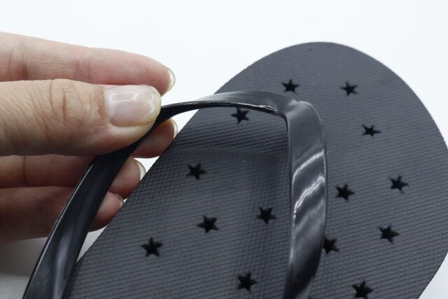 ダイソーの鼻緒が細いビーチサンダル（星柄、22cm‐24cm）