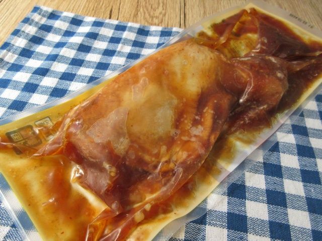 「チキンの照りっと煮」のパッケージ裏面