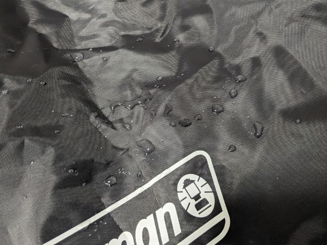 撥水加工バッグ水を弾くところ