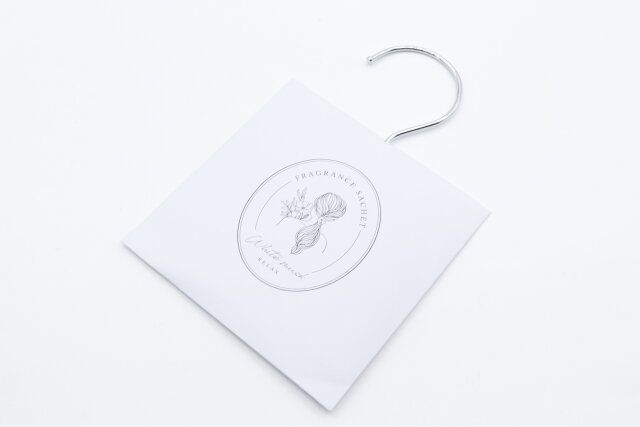 ダイソーのサシェ（ホワイトムスク）のデザイン