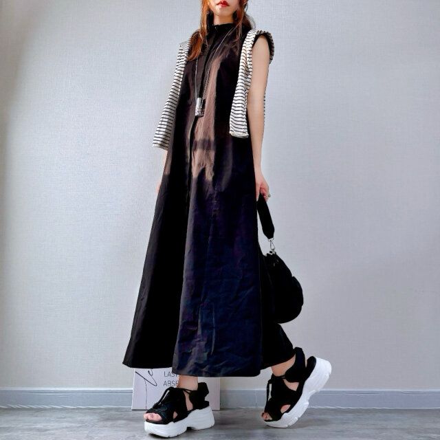 ZARAミディボリュームワンピースとボーダートップス肩掛け