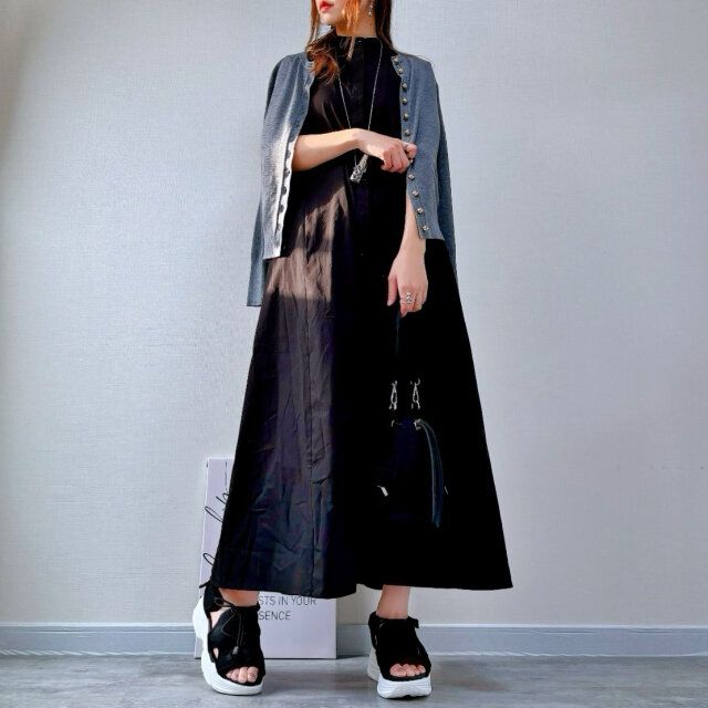 ZARAミディボリュームワンピースとカーディガン合わせ