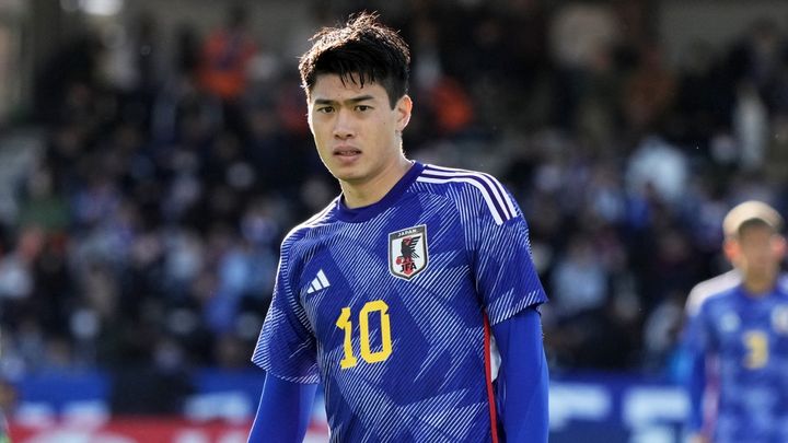 左利きになりたい！？22歳鈴木唯人「左足神シュート」で日本代表選手と名波コーチを唸らせる
