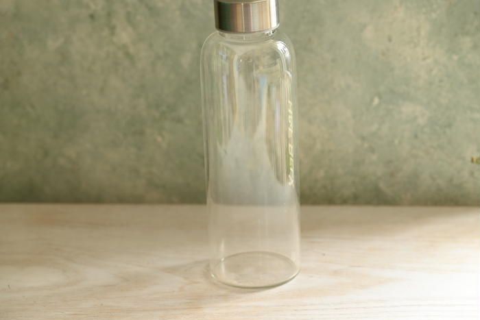 洗浄後のガラス製ボトル