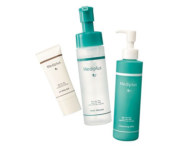 【左】UV ミルキーゲル【中】ウォッシュムース【右】クレンジングミルク