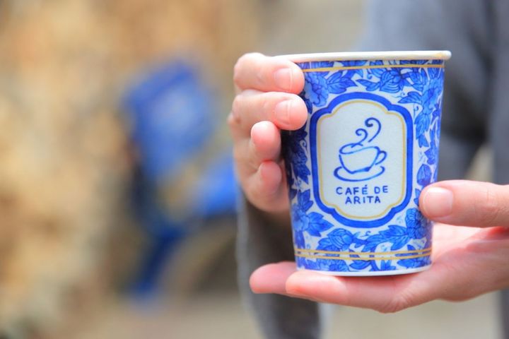 ブルーの容器が目を引きます