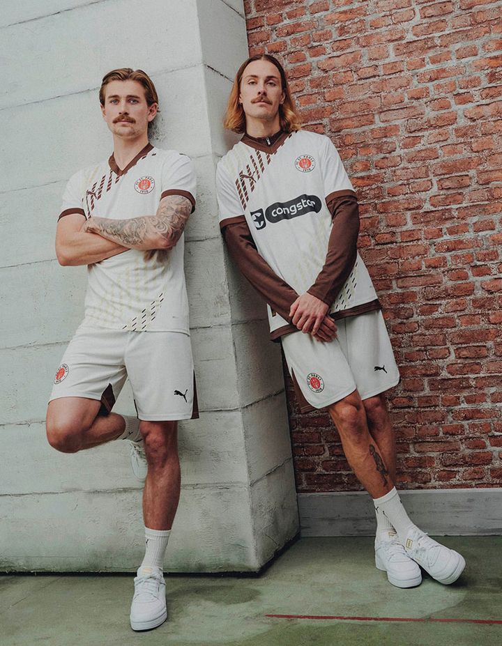 1部“復帰”のザンクト・パウリ、新アウェイユニフォームを発表！「90年代PUMAユニ」が現代的に甦る