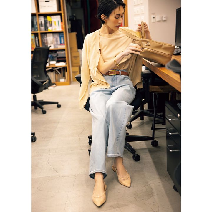 デニムコーデ,薄色デニムコーデ,ベージュコーデ,オフィスコーデ,神山まりあ