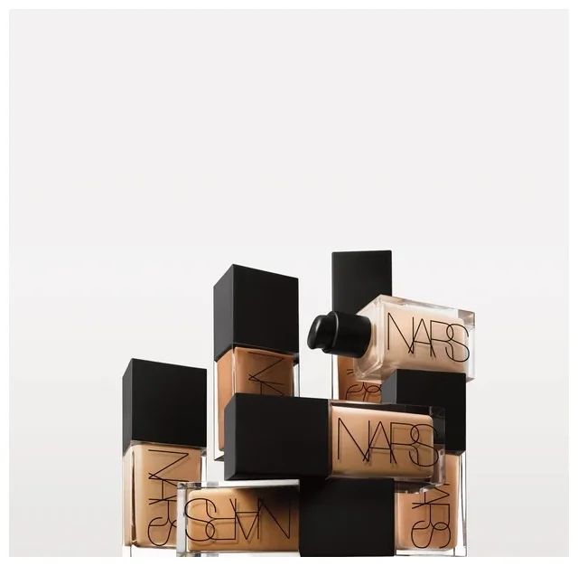 NARS ライトリフレクティング ファンデーションの魅力とは？_瞬時に透明感を与え、明るい肌に導くファンデーション