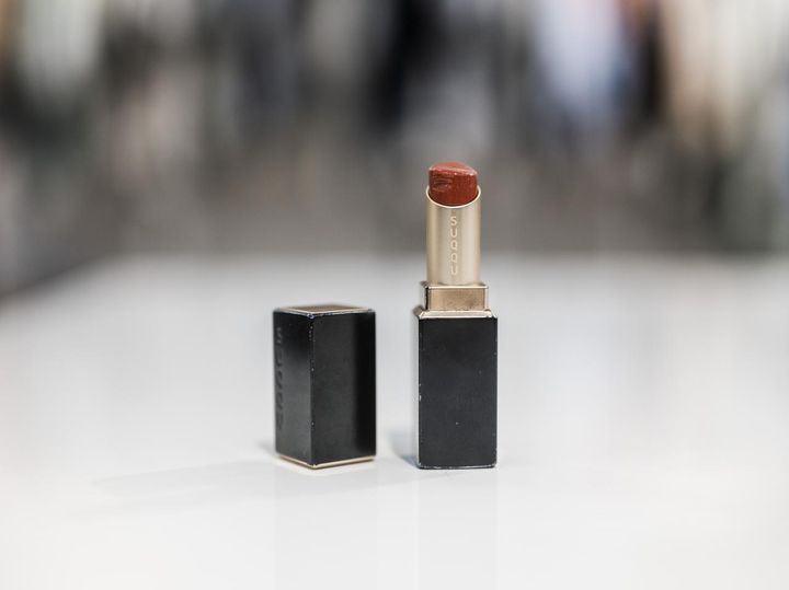 画像: 「スック バイブラント リッチ リップスティック08」／本人私物 出典：ftn