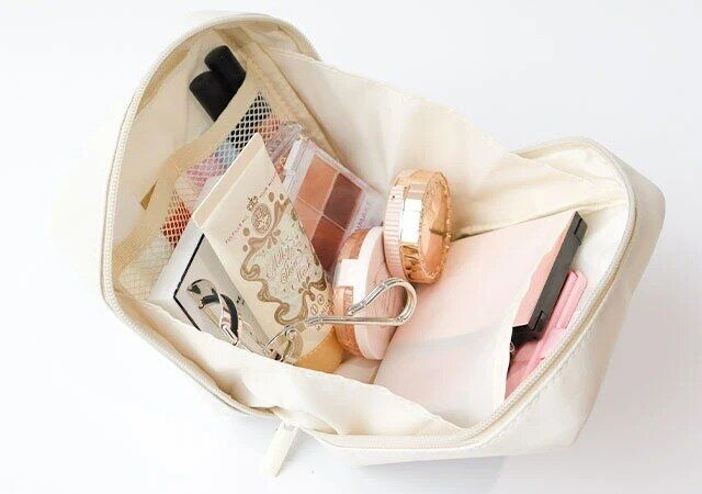 miffy［ミッフィー］刺しゅうが可愛い！ガバッと開くスクエアポーチ開いたところ