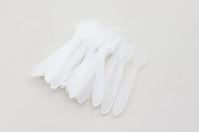 ダイソー メイクスパチュラ（斜めカット型、30本） 内容量