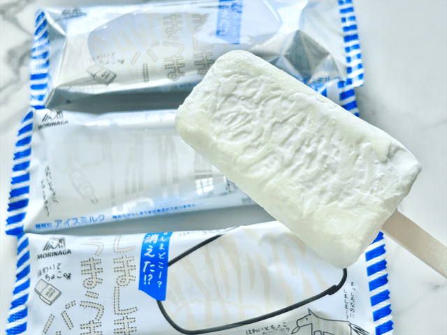 消えたしましまうまうまバー＜ほわいとちょこ味＞ 三種パッケージと手持ちアイスバー