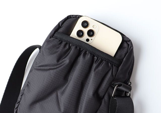 撥水ショルダーバッグ 背面ポケット