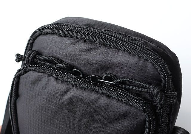 撥水ショルダーバッグ ダブルジップ