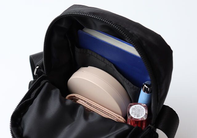 撥水ショルダーバッグ メイン収納