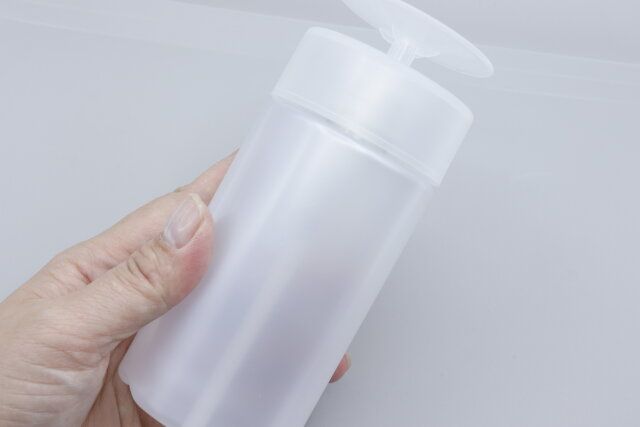 セリア 食器洗剤用ディスペンサー ワンプッシュタイプ