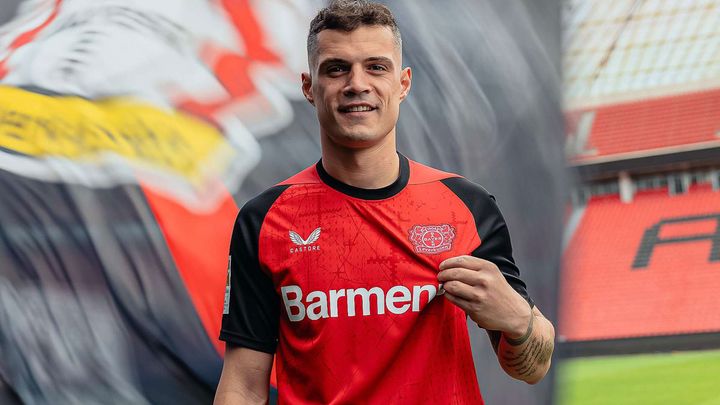 ブンデス王者レヴァークーゼン、2024-25新ユニフォームを発表！初の「黄金チャンピオンバッジ」が輝く