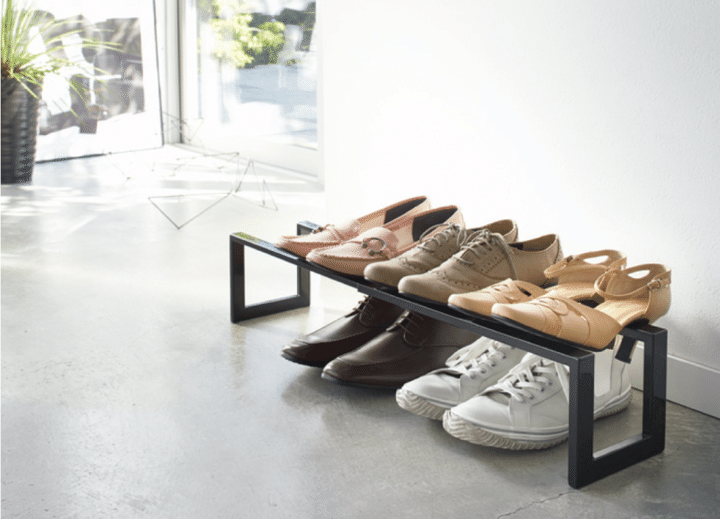 伸縮シューズラックライン 1段［W38～70×H15×D15cm］￥3,850／山崎実業