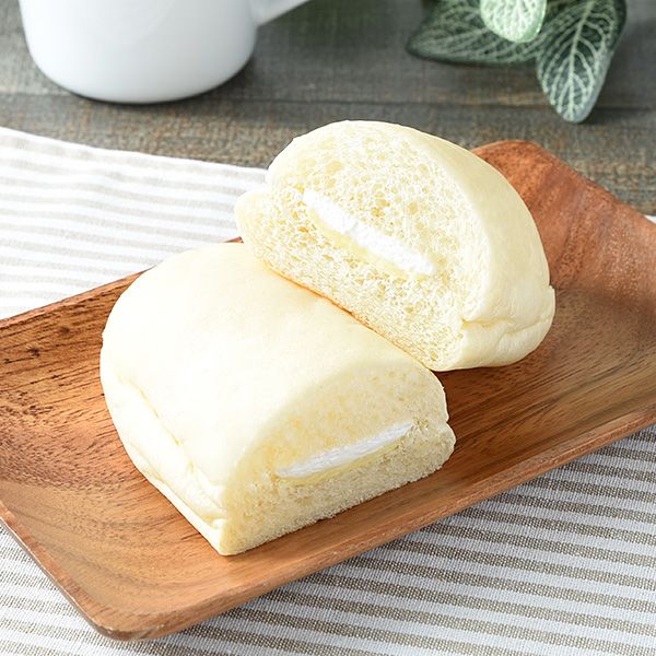 白生コッペパン（バナナクリーム&ホイップ）