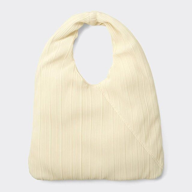 GUの値下げプリーツトライアングルバッグ