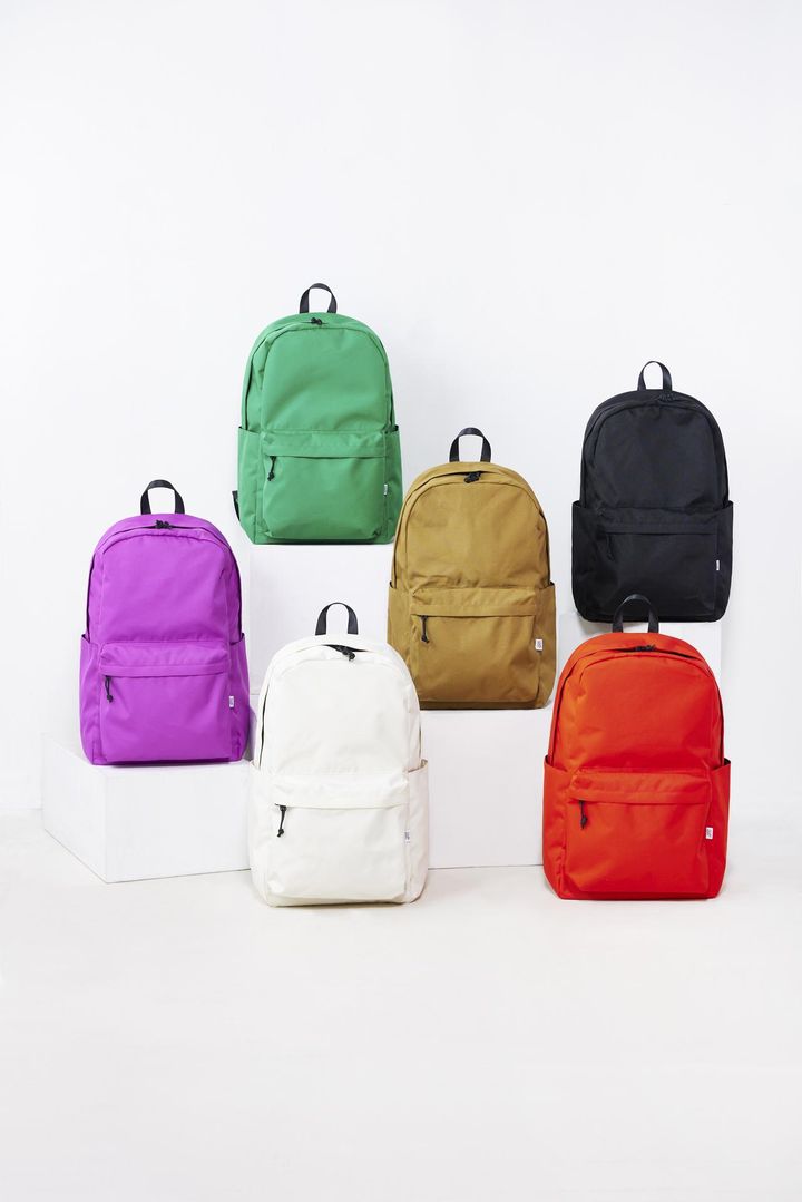 画像: 【FOUND GOOD】「ケイリョウハッスイリュックM」（オレンジ、ブラック、ベージュ、ホワイト、グリーン、パープル）各￥3,850（税込）