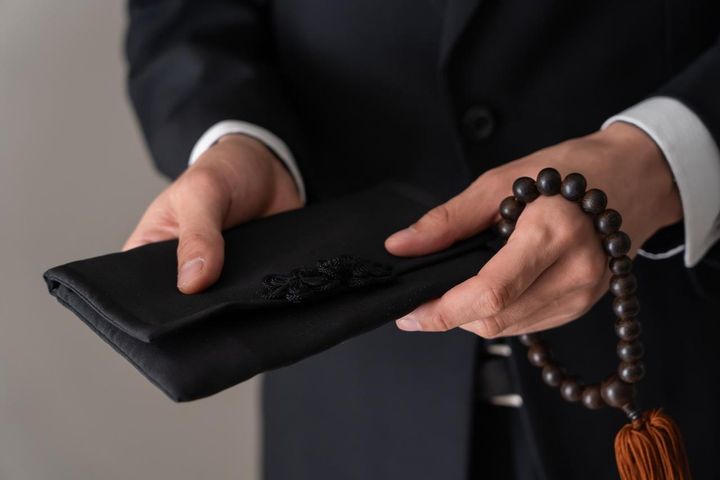 画像: 【夫の長年の不倫を黙認していた妻】が急死 → 『演技派の夫』が葬儀で見せた「裏の顔」にゾッ──！