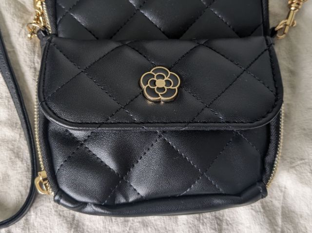 クレイサスのアイコンであるカメリアマーク