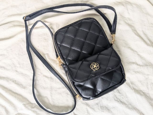 CLATHASスマホポーチBLACK