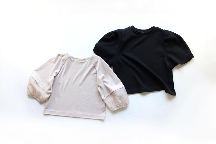 画像: 左・スリーブデザインショート丈カットソー￥4,389／ロペピクニック 右・ダンボールパフスリーブトップス￥3,298／Re:EDIT