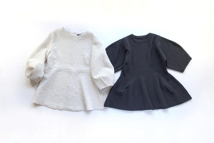 画像: 左・ジャカードペプラムブラウス￥9,990／PLST 右・パフスリーブペプラムニットトップス￥5,299／Re:EDIT
