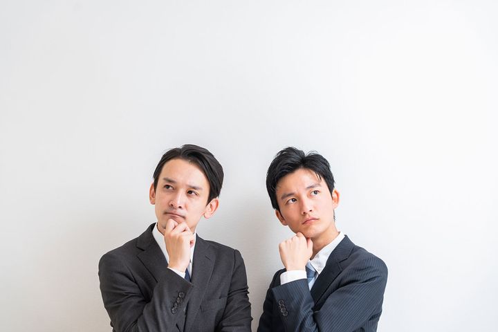 若手社員と先輩社員のイメージ