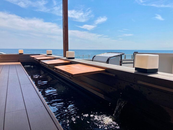 鎌倉さんぽ途中に♪ 稲村ヶ崎温泉併設の足湯カフェ「Ninai」でのんびり時間