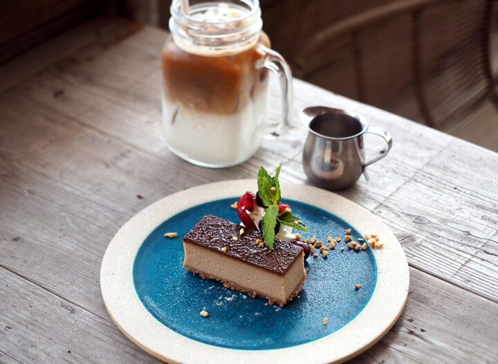 鎌倉さんぽ途中に♪ 稲村ヶ崎温泉併設の足湯カフェ「Ninai」でのんびり時間