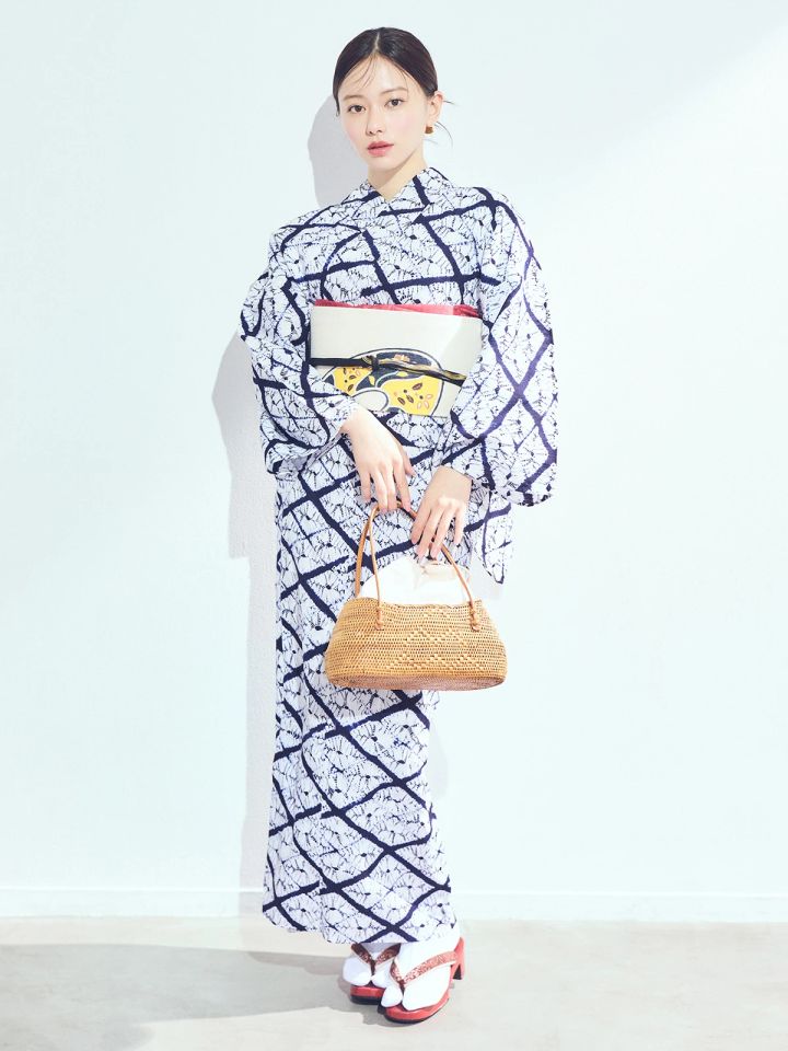 今年の夏こそ、浴衣でお出かけ！ 山本舞香さんが着こなす2023最新浴衣LOOK vol.1