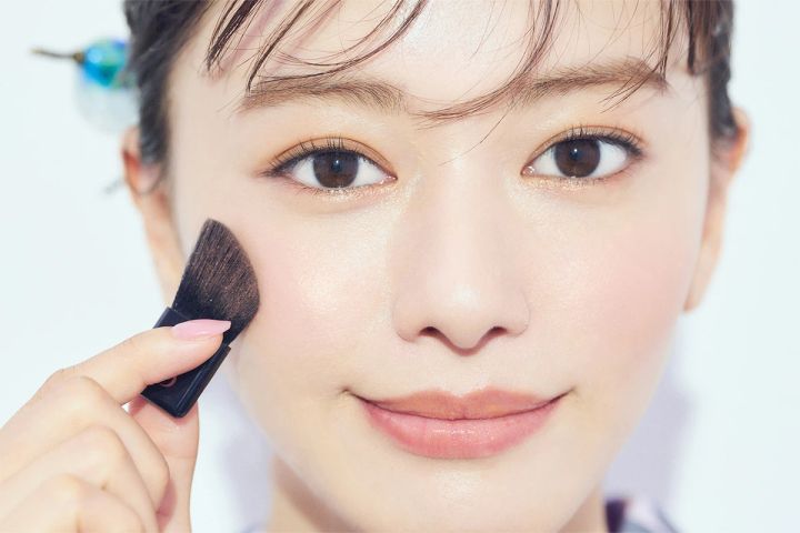 現代柄浴衣のチークメイクHOWTO 山本舞香のBeauty Script