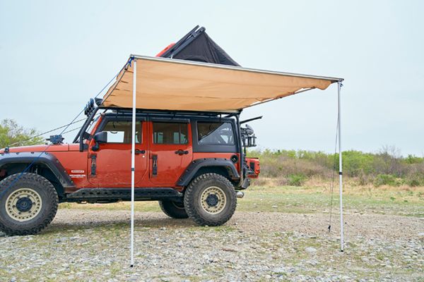 車中泊ではなく…車上泊!?女性キャンパーのソロスタイルがカッコよすぎる…！