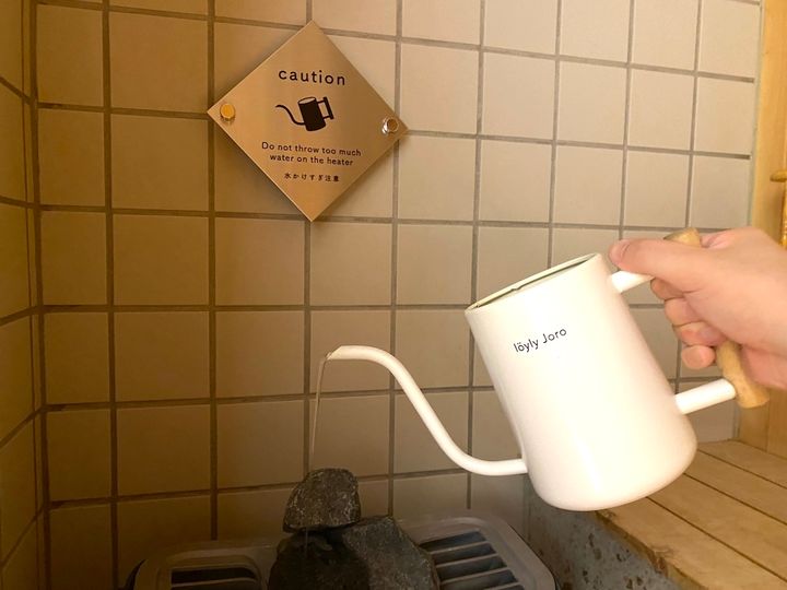 セルフロウリュはルーム内にある「loyly joro」でできます