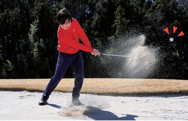 “バンカー脱出”するために絶対覚えるべきポイント3つ！「ヒザの高さを保つと…」