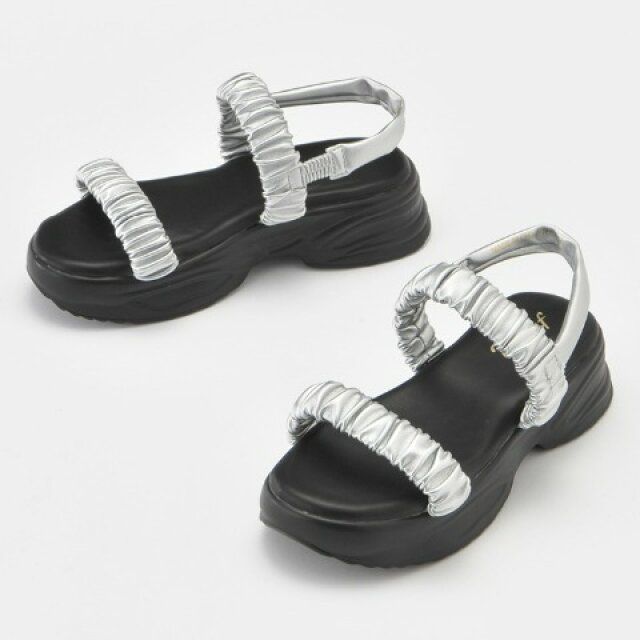 しまむらのシャーリングベルトサンダル