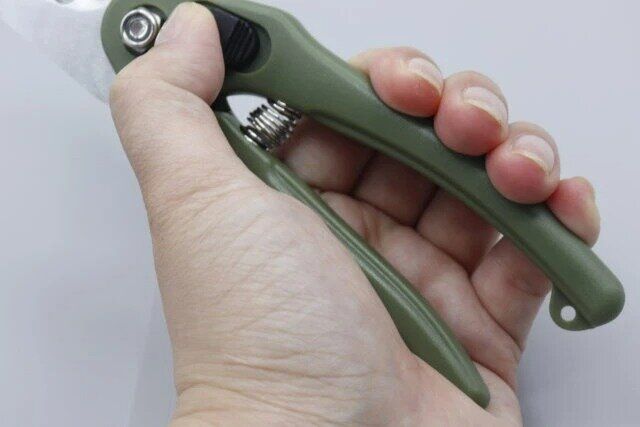 ダイソー 園芸グッズ 園芸万能ハサミ 握りやすさ