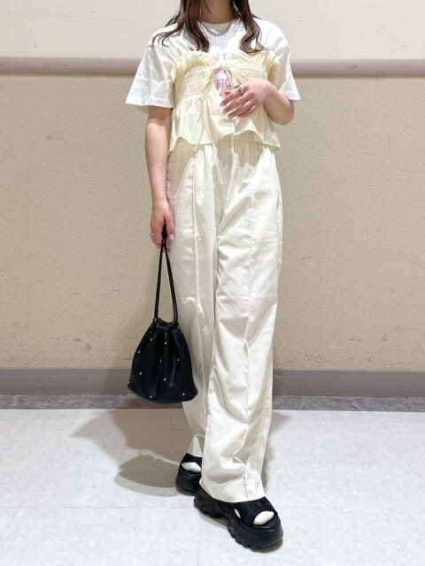 白Tシャツのコーデ3