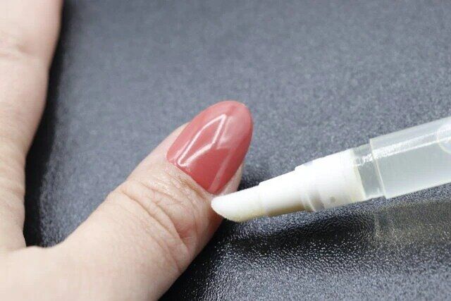 ダイソー 詰め替え容器 ツイストペン容器（斜めカットクッションタイプ） 使用例