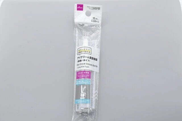 ダイソー 詰め替え容器 アイクリーム真空容器（長細いタイプ、10mL） パッケージ