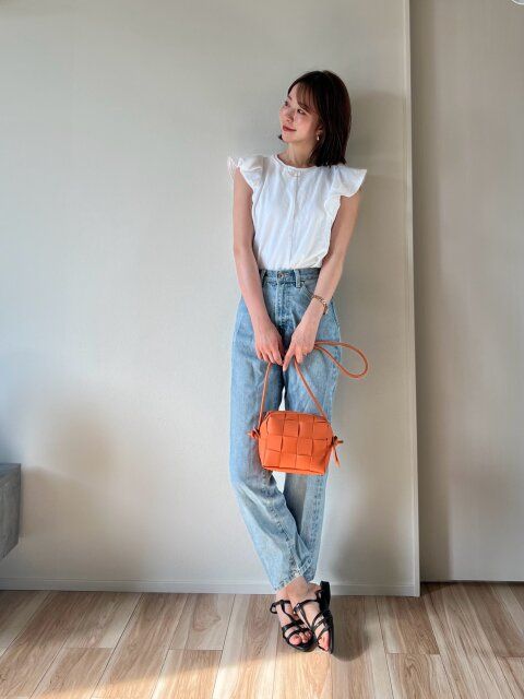 ユニクロラッフルスリーブTのデニムコーデ